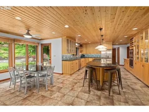 1515 S Radcliffe Court Portland OR 97219