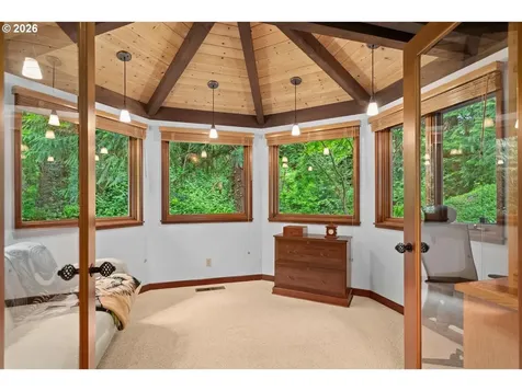 1515 S Radcliffe Court Portland OR 97219