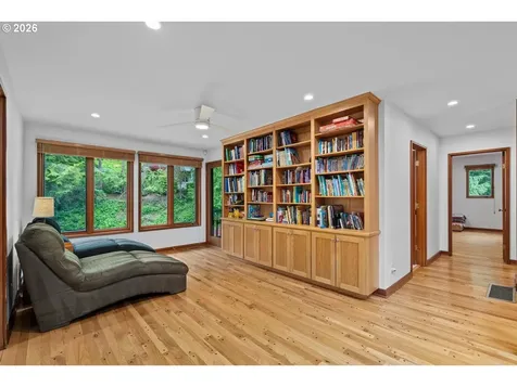 1515 S Radcliffe Court Portland OR 97219