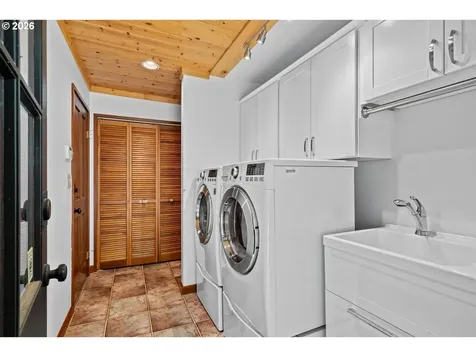 1515 S Radcliffe Court Portland OR 97219