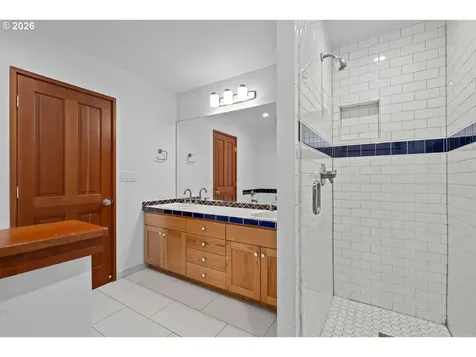 1515 S Radcliffe Court Portland OR 97219