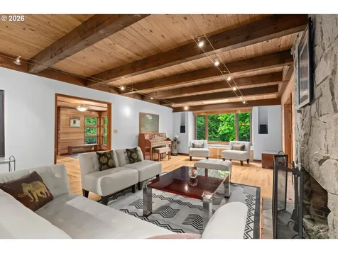 1515 S Radcliffe Court Portland OR 97219
