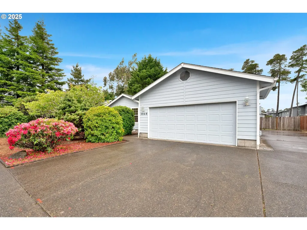 3909 Spruce Street Florence OR 97439