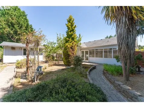 3909 Spruce Street Florence OR 97439