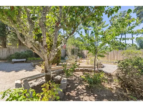 3909 Spruce Street Florence OR 97439