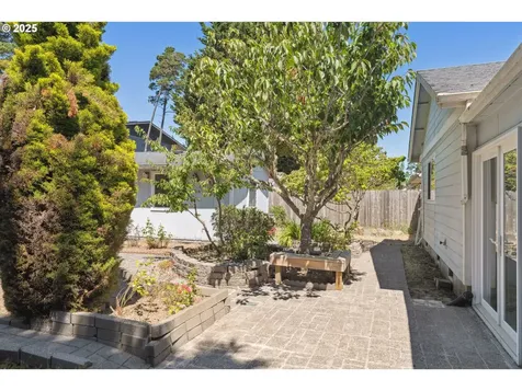 3909 Spruce Street Florence OR 97439