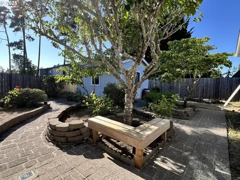 3909 Spruce Street Florence OR 97439