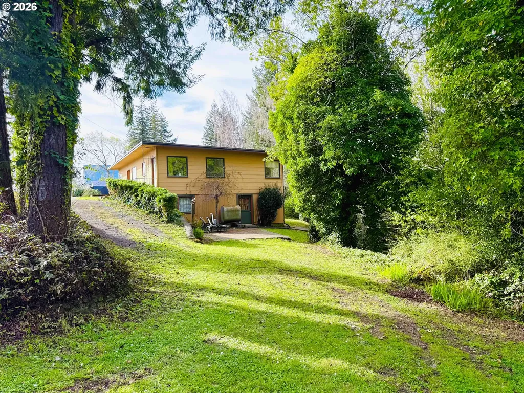510 E 4th Street Coquille OR 97423