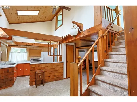 1091 Clark Street North Bend OR 97459