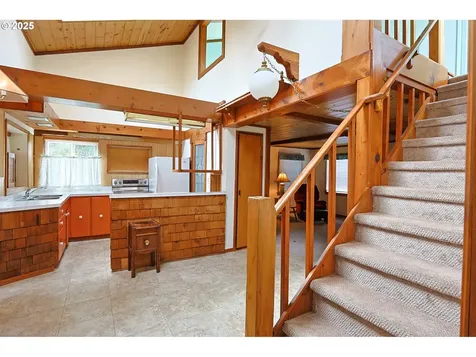 1091 Clark Street North Bend OR 97459