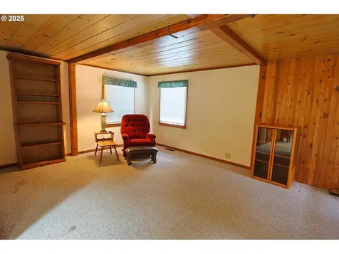 1091 Clark Street North Bend OR 97459