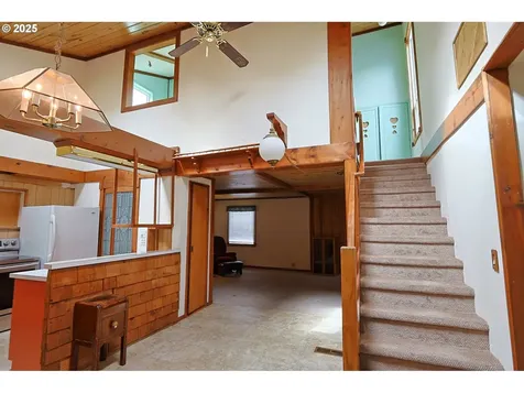 1091 Clark Street North Bend OR 97459