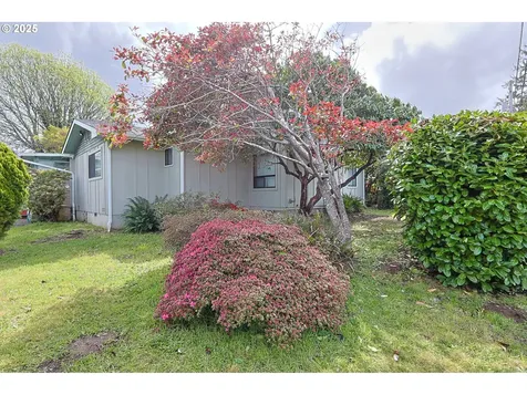 1091 Clark Street North Bend OR 97459