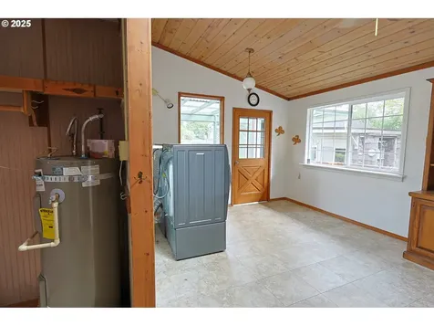 1091 Clark Street North Bend OR 97459