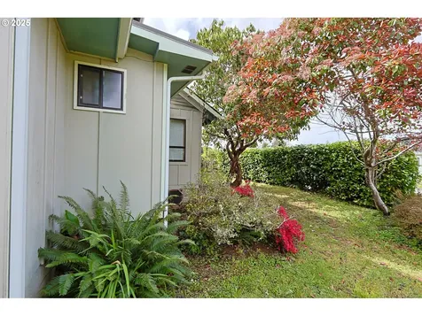 1091 Clark Street North Bend OR 97459