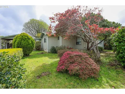 1091 Clark Street North Bend OR 97459