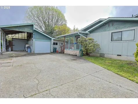 1091 Clark Street North Bend OR 97459
