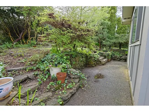 1091 Clark Street North Bend OR 97459
