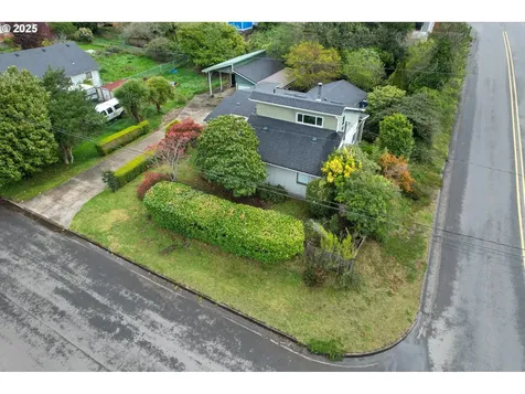 1091 Clark Street North Bend OR 97459