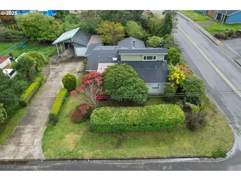 1091 Clark Street North Bend OR 97459