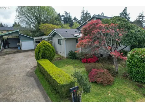1091 Clark Street North Bend OR 97459