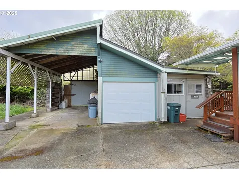 1091 Clark Street North Bend OR 97459