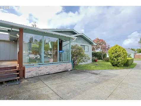 1091 Clark Street North Bend OR 97459