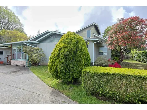 1091 Clark Street North Bend OR 97459