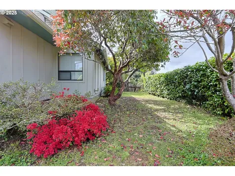 1091 Clark Street North Bend OR 97459