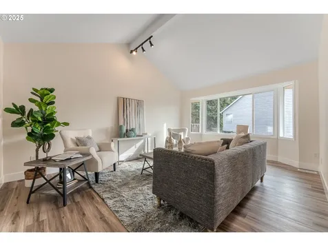 5901 SE Snowberry Court Hillsboro OR 97123