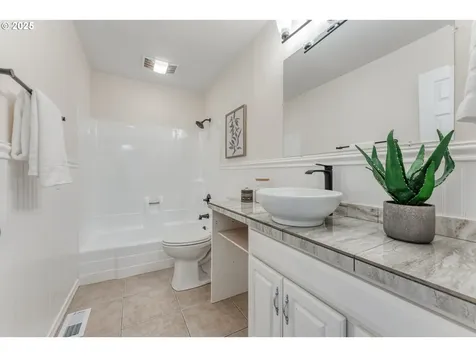 5901 SE Snowberry Court Hillsboro OR 97123