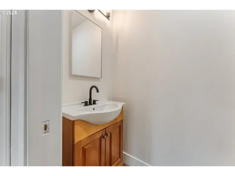 5901 SE Snowberry Court Hillsboro OR 97123