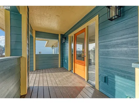 5901 SE Snowberry Court Hillsboro OR 97123