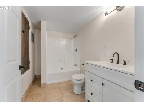 5901 SE Snowberry Court Hillsboro OR 97123