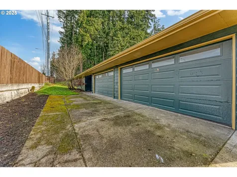 5901 SE Snowberry Court Hillsboro OR 97123