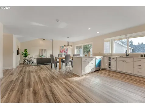 5901 SE Snowberry Court Hillsboro OR 97123