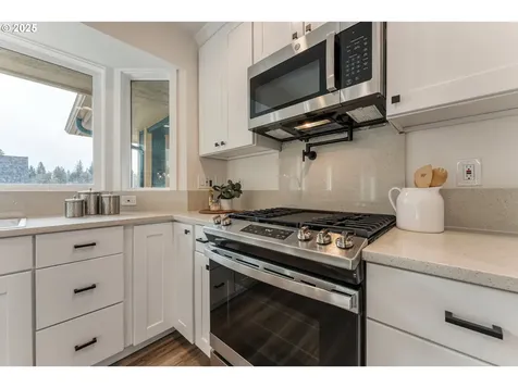 5901 SE Snowberry Court Hillsboro OR 97123