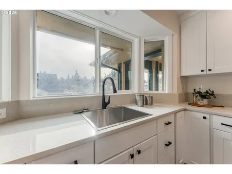 5901 SE Snowberry Court Hillsboro OR 97123