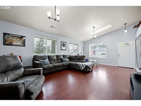 1911 S 8th Street Cottage Grove OR 97424