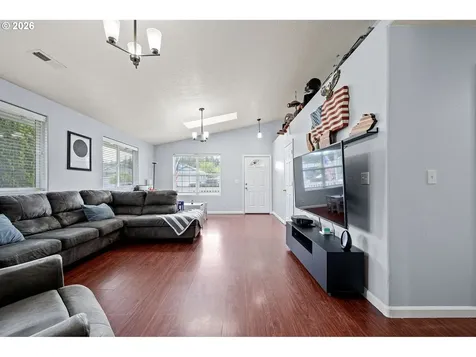 1911 S 8th Street Cottage Grove OR 97424