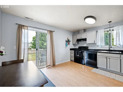 1911 S 8th Street Cottage Grove OR 97424