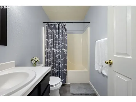 1911 S 8th Street Cottage Grove OR 97424