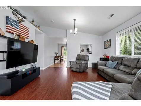 1911 S 8th Street Cottage Grove OR 97424