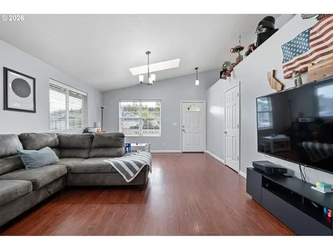 1911 S 8th Street Cottage Grove OR 97424