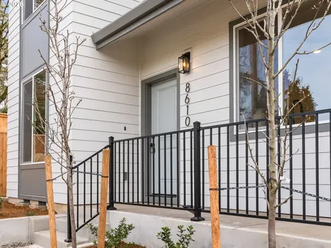 8632 SW 21st Avenue Portland OR 97219