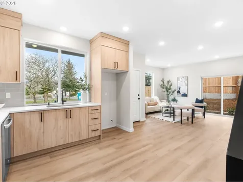 8632 SW 21st Avenue Portland OR 97219