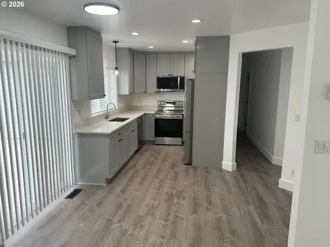 905 Monroe Street Harrisburg OR 97446