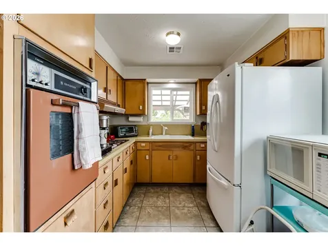 1406 Carter Lane Springfield OR 97477