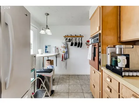 1406 Carter Lane Springfield OR 97477