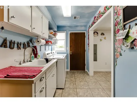 1406 Carter Lane Springfield OR 97477